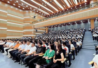 助学显大爱 情暖学子心｜武汉育才美术高中举行奖助学金表彰大会