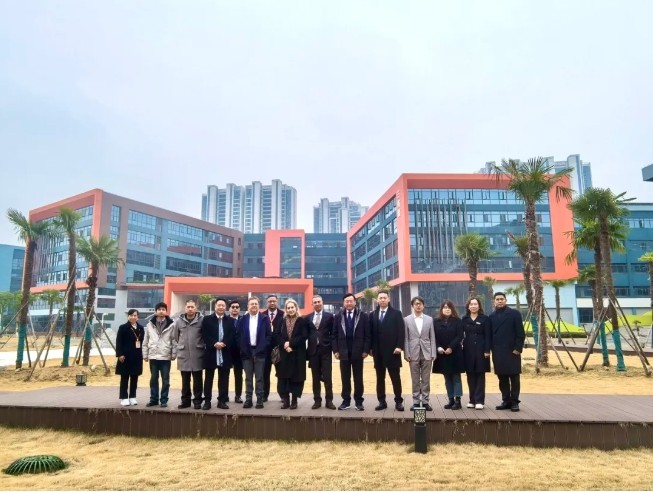 育美学术｜佩鲁贾美院院长及意大利国家电影学院校长代表莅临我校