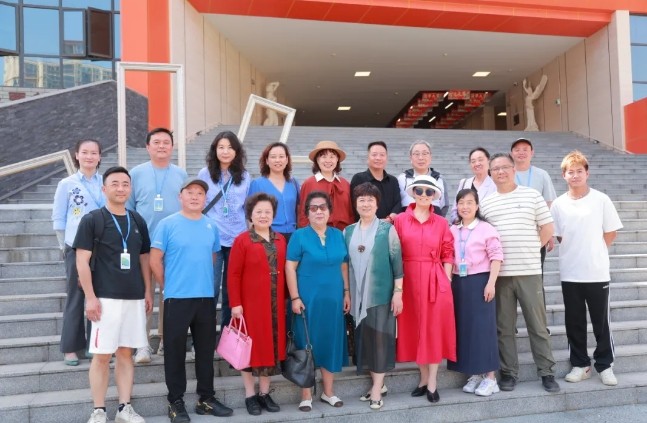 岁月如歌 师恩长青——老教师重返育美共叙师生情