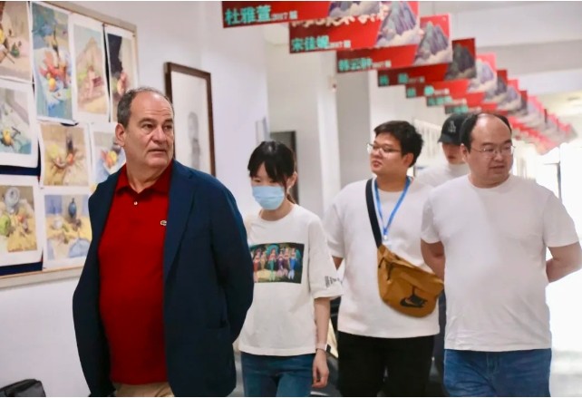 育美学术｜跨越欧亚的艺术对话：罗马美院教授赴我校问津校区讲学