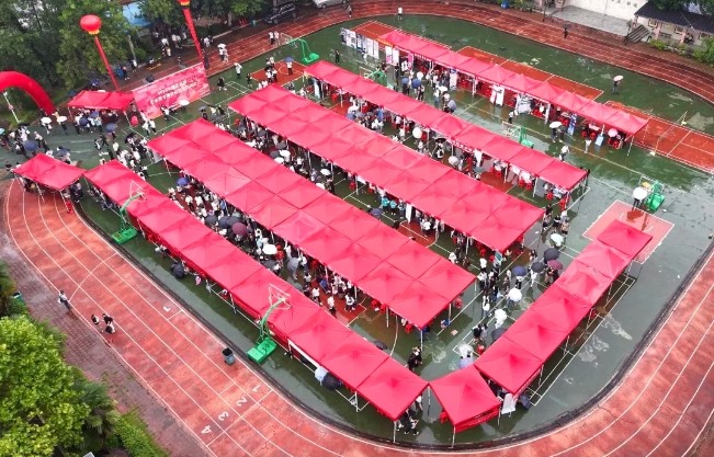 艺术类高招会现场直击：万余名考生与高校共赴“升学之约”