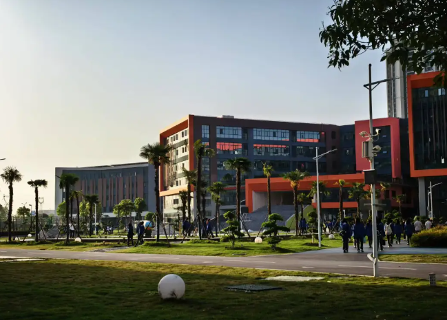 换季心不慌，成长共健康——秋冬转季家校共护心理健康温馨提示