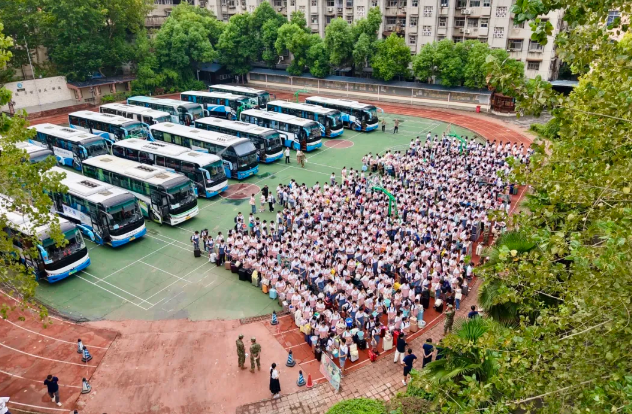 热血铸军魂，青春正当时——武汉育才美术高级中学2025级军训结营纪实